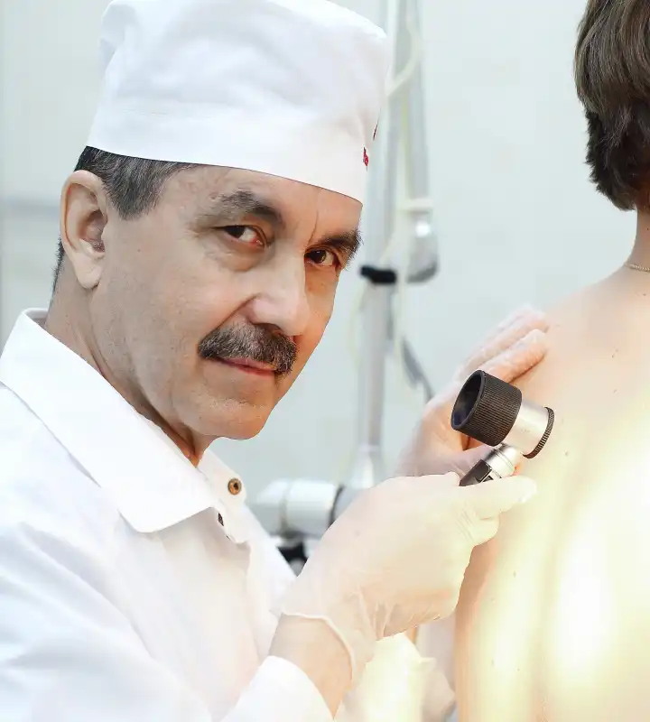 Консультация врача-дерматовенеролога с Акне (угри)